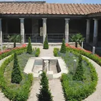 Pompei. Scavi, Casa degli Amorini Dorati: tesoro «depredato»