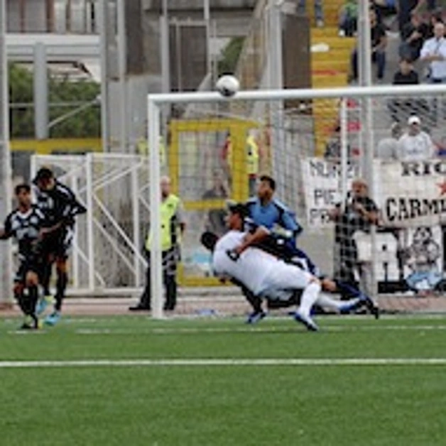 Il Savoia conquista il derby con la Cavese e consolida il primato