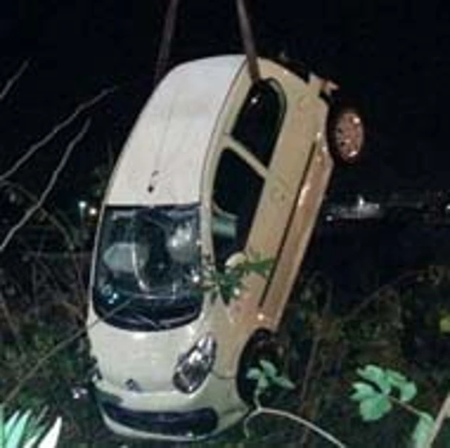 Nel fiume Sarno con l´auto, salvate tre ragazze. Conducente sotto effetto alcool