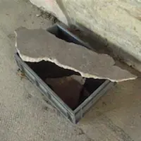 Pompei. Scavi, crolla intonaco di parete affrescata