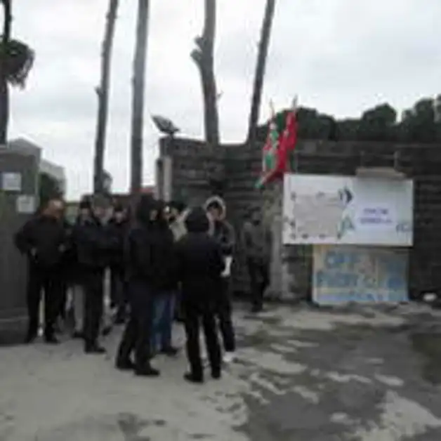 Il manifesto degli operai delle Officine Torresi: accuse a politici e sindacati