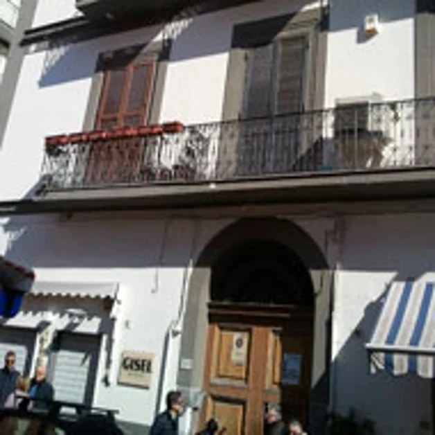 Cade nel vano ascensore, un uomo di 75 anni muore dopo un volo di cinque metri