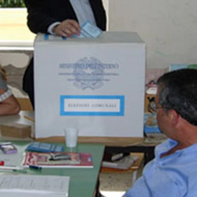 Elezioni europee, è polemica sul sorteggio degli scrutatori a Torre Annunziata