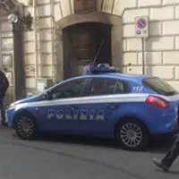 Appiccato il fuoco ai portoni d´ingresso del comune di Torre Annunziata