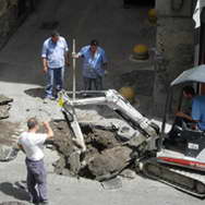 Via Pontenuovo: cede una fogna, strada interrotta