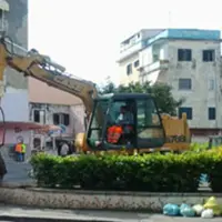 Ruspe in azione, demoliti gli abusi edilizi in piazza S. Luigi