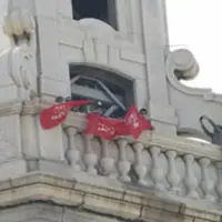 Pompei. La protesta: bandiere lista Tsipras sul Santuario