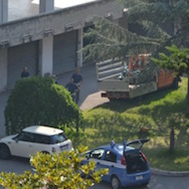 Tentativo di furto di scooter in un parco di via Prota