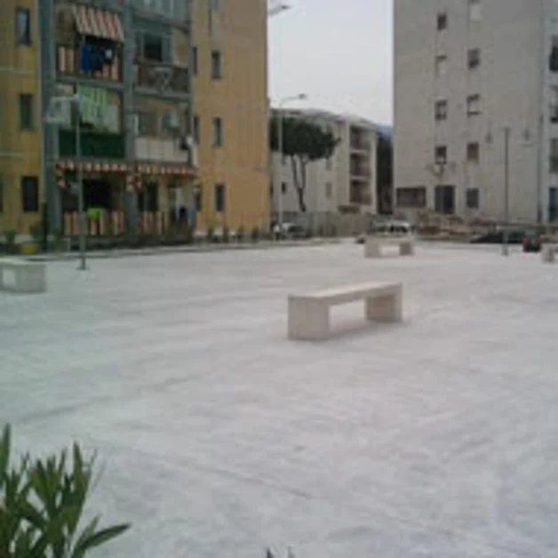 Sgomberato un alloggio al quartiere Penniniello. Un uomo tenta di darsi fuoco