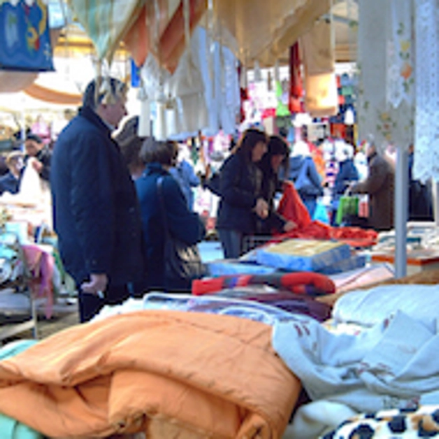 Revocate trentatrè licenze commerciali al mercato settimanale del venerdì