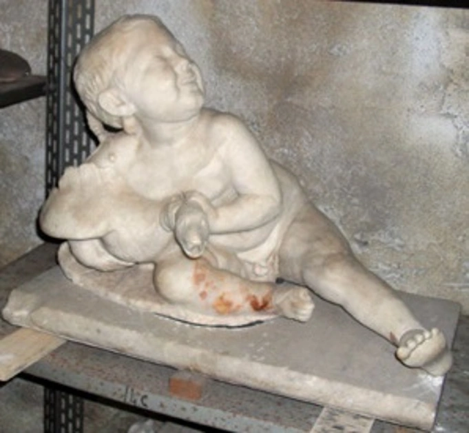 Statua del Fanciullo con oca in esposizione agli Scavi di Oplonti