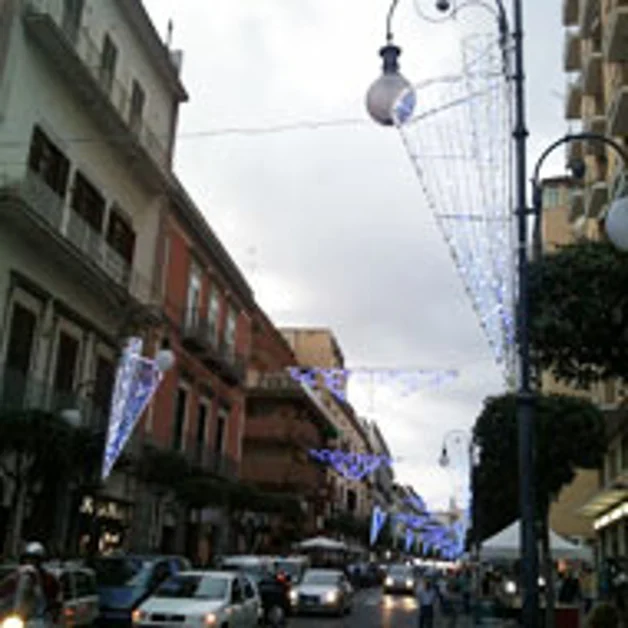 Luci natalizie a Torre Annunziata: la nota di Orgoglio e Dignità