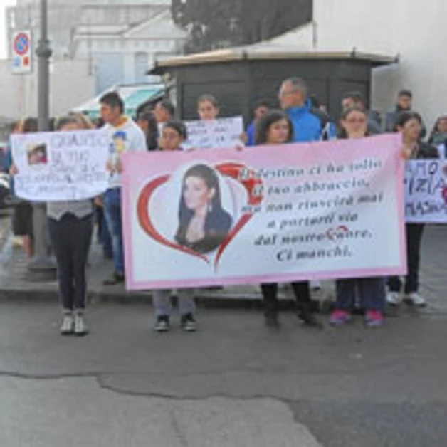 Corteo per Tommasina ed Eleonora. Rabbia e dolore: «Vogliamo giustizia!»