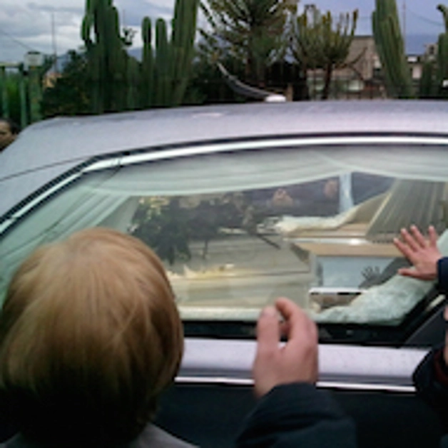 Chiesa di San Michele, l´ultimo saluto di centinaia di persone al piccolo Luigi