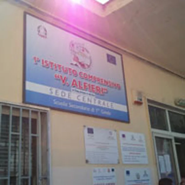 "Solid...Art" e "Pacco" alla camorra: iniziative alla scuola "Alfieri"