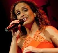 Portici. Noa in concerto a Pietrarsa per la Pace 