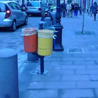 Torre del Greco. Cestini portarifiuti nelle strade del centro