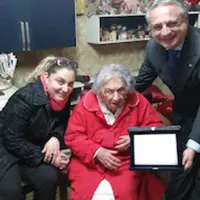 Torre del Greco. Omaggio alla nonnina di via del Bulino