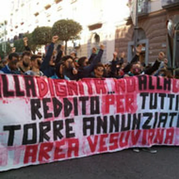Disoccupati, continua la protesta al Comune. «Lotteremo a tempo indeterminato»