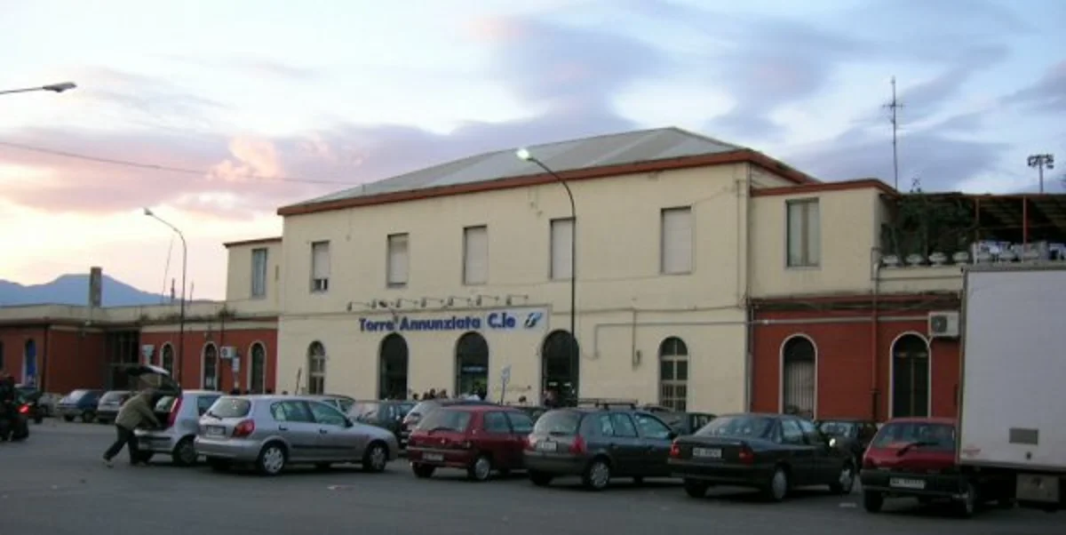 Riapre la linea ferroviaria Napoli-Salerno. Prime corse il 12 aprile