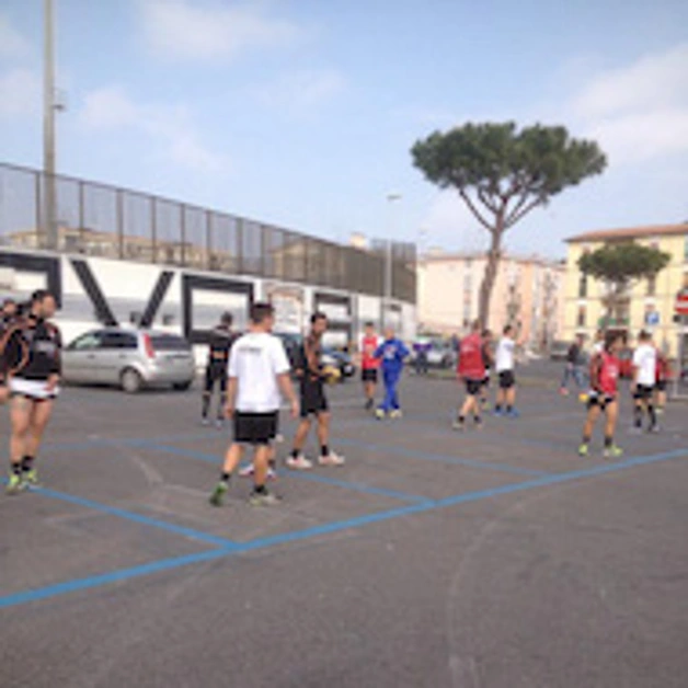 Il Savoia si allena in... piazza. Tifosi sostengono la squadra