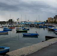 Auto in fiamme sul molo di ponente