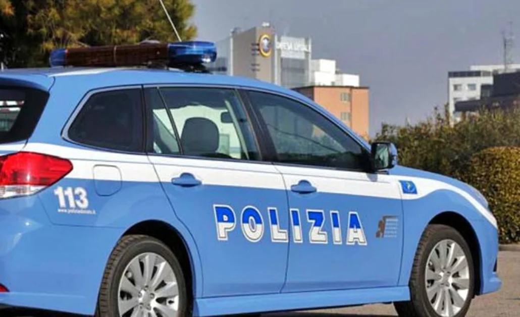 Salerno - Arrestati dalla Polizia tre napoletani in trasferta per furti d'auto 