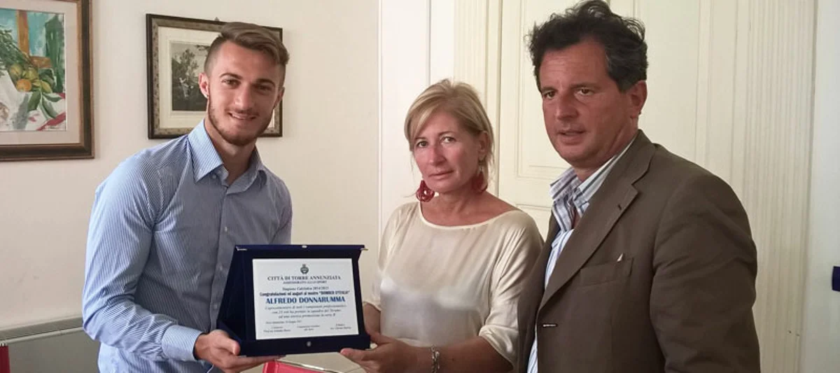 Calcio, Alfredo Donnarumma premiato al Comune di Torre Annunziata