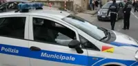 Napoli. Coppia disagiata dormiva in una fontana 