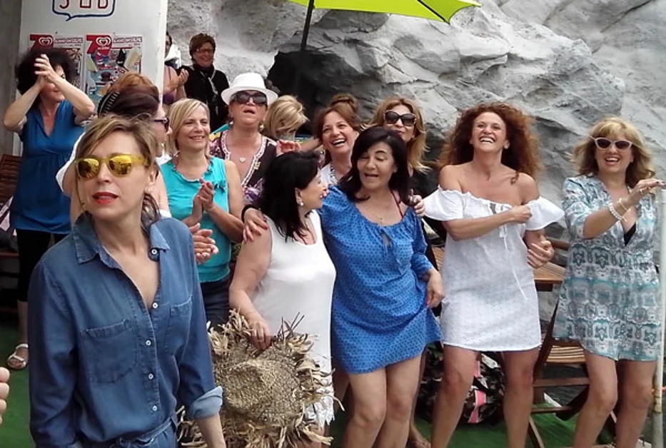 Performance delle "Vesuviane" all'isola di Ponza