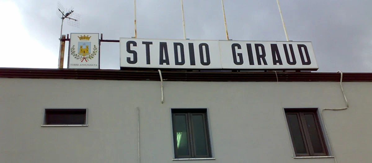 Savoia, rabbia dei tifosi. Striscione all'esterno del Giraud