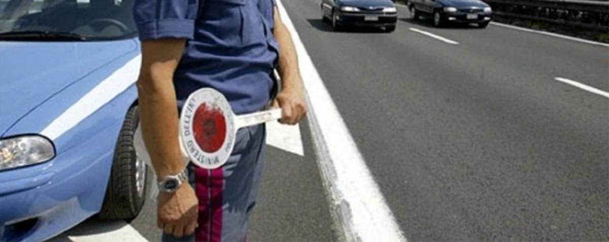 Caserta - Polizia sequestra attrezzi per lo scasso, ricercate tre persone