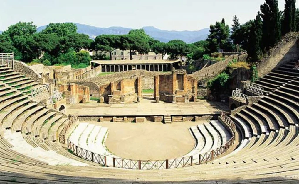 I coristi del "Pompei Festival 2015" minacciano l’occupazione del Teatro Grande