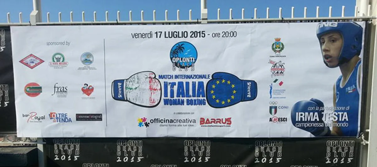 La festa della boxe a Torre Annunziata: gran gala in spiaggia