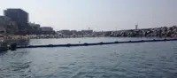 Portici - Mare pulito, barriera gonfiabile per stoppare i rifiuti
