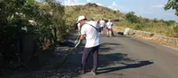 Ercolano - "Clean Up Vesuvio", cittadini ripuliscono la strada che conduce al vulcano