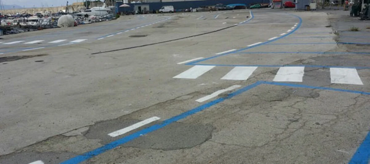 Torre Annunziata - Parcheggio sulla darsena dei pescatori, tutto pronto per l'apertura