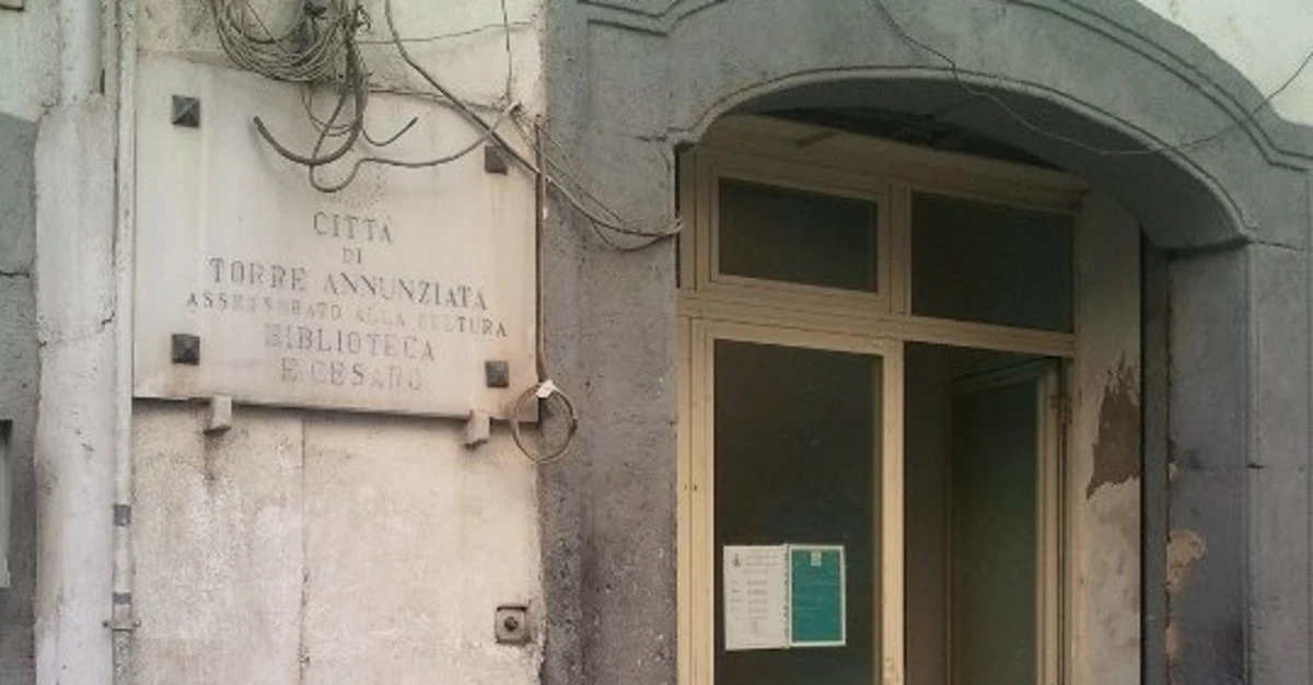 Torre Annunziata - Biblioteca ed Archivio Storico, le associazioni: «No ai box di via Tagliamonte»
