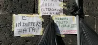 Torre Annunziata, via Carlo III: nascono i netturbini "fai da te"