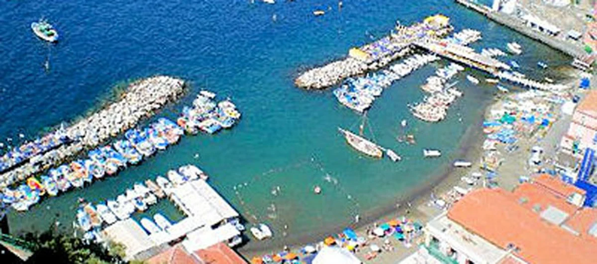 Sorrento - Marina Piccola, revoca parziale del divieto di balneazione