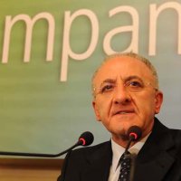 Napoli - Trasporto pubblico, De Luca: fondi europei per acquisto nuovi treni