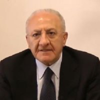 Napoli - Rifiuti, De Luca: «No a ecoballe e termovalorizzatori»