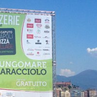 Napoli - Villaggio della Pizza, controlli dei vigili urbani. Sanzionati 17 parcheggiatori abusivi