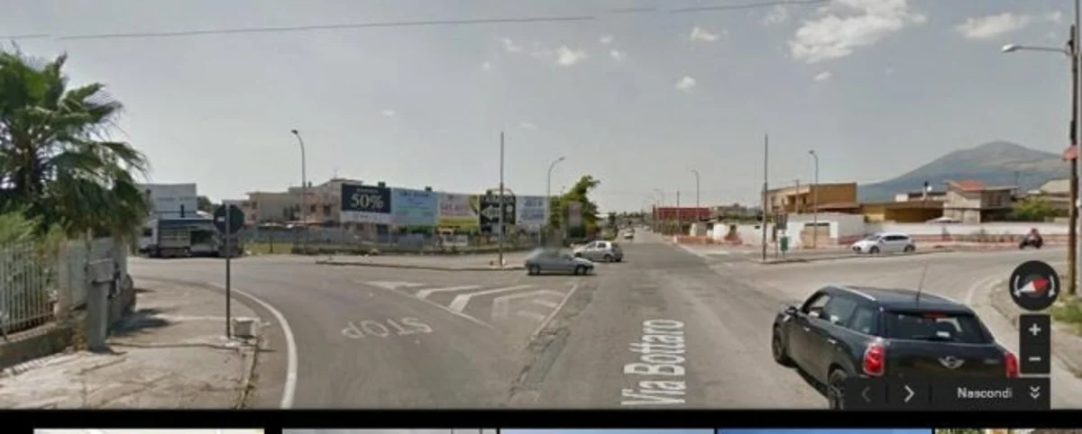 Torre Annunziata - Incidente in via Bottaro, tir di traverso sulla strada