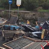 Napoli - Giardini del Maschio Angioino, sequestrato materiale utilizzato dai venditori ambulanti abusivi 
