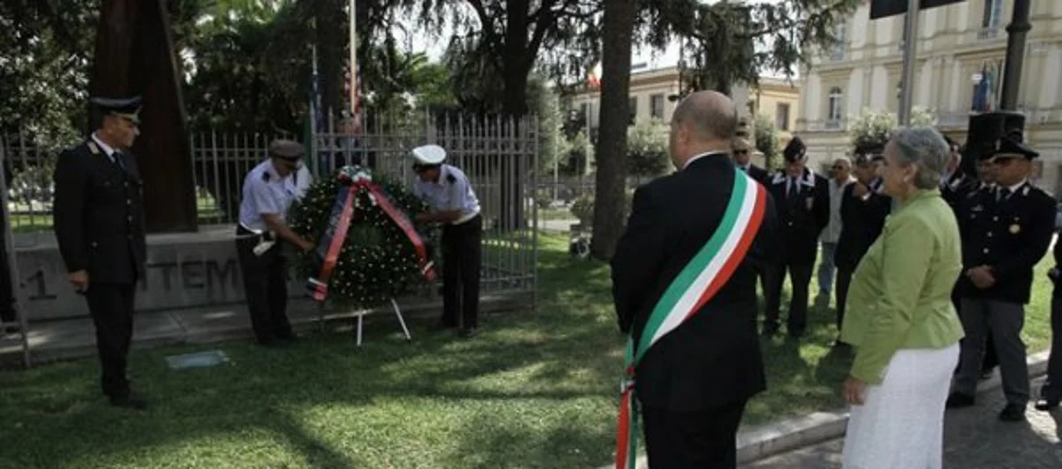 Pompei - Il ricordo delle vittime dell'11 settembre, cerimonia in piazza B. Longo