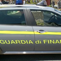 Casavatore (NA) - Sequestro di sigarette di contrabbando, cinque arresti