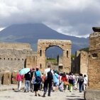 Scavi di Pompei, crolla un piccolo muro della Caupona di Demetrius