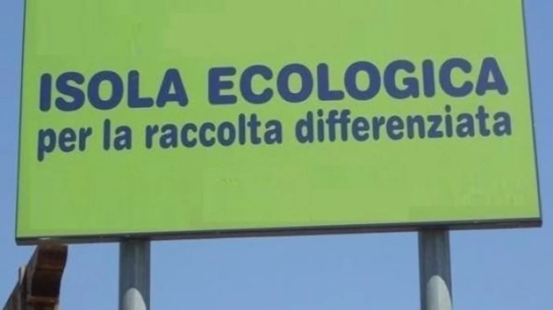 Torre del Greco - Raccolta differenziata, in  distribuzione i kit di buste