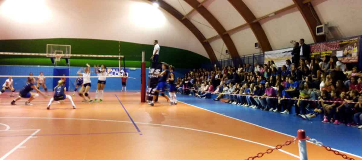 Torre Annunziata - Pallavolo, la Fiamma Torrese si presenta ai tifosi in un PalaSiani gremito